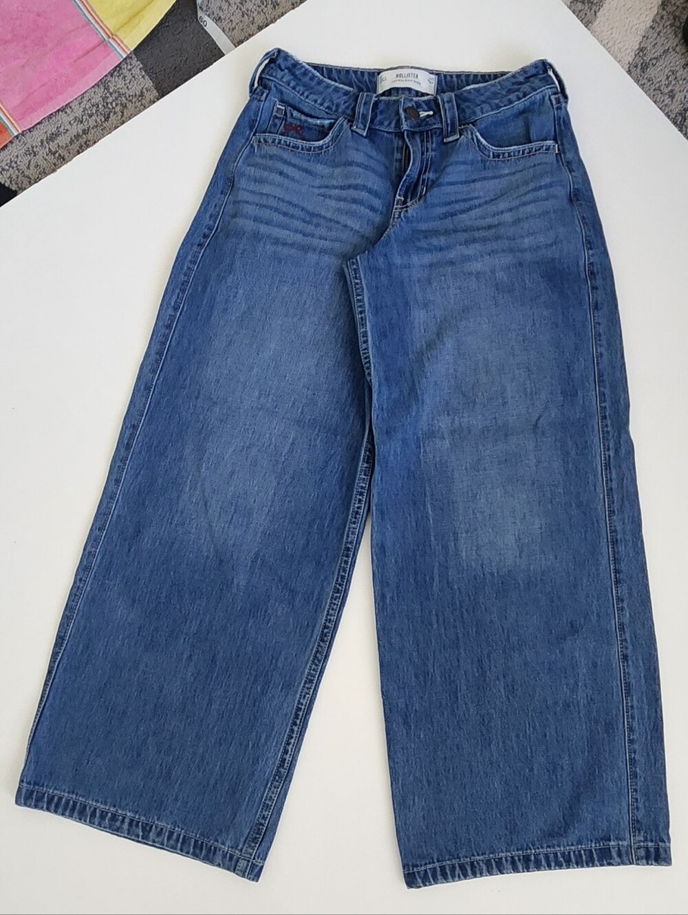Hollister Low-Rise Super Baggy Wide Leg Jeans Cherry Detail Size 0 / W25